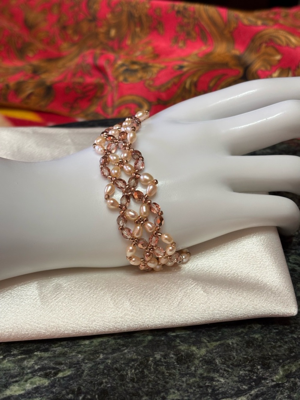 Freshwater pearl bracelet with coppertone crystal accent beads 8 inches - Picture 3 of 8